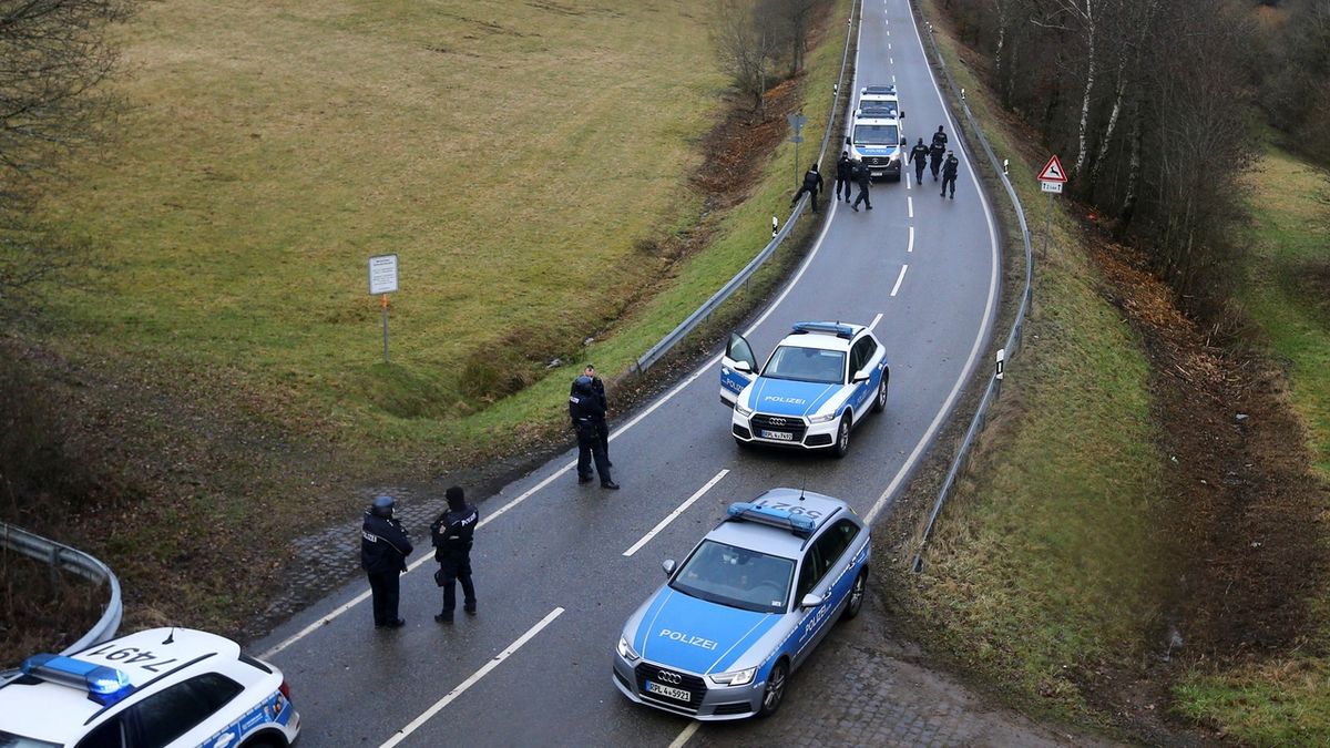 Smrt policistů v Německu: 24leté ženě nedali pytláci šanci